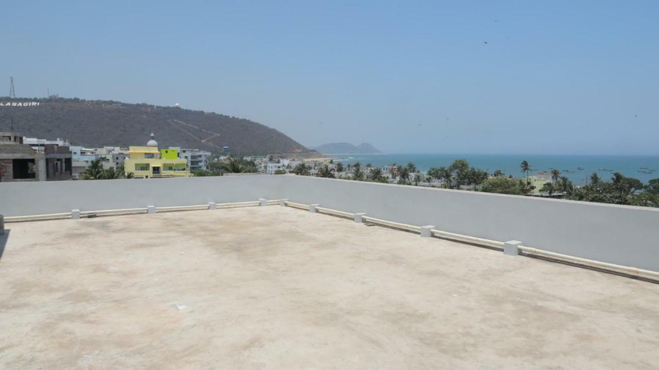 Brindavan Suites Visakhapatnam Bagian luar foto